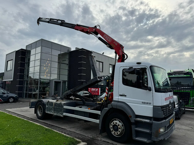 Mercedes-Benz Atego 1923 + 2011 FASSI F110 + 2011 VDS HOOKLIFT - Camion grue: photos 1 Mercedes-Benz Atego 1923 + 2011 FASSI F110 + 2011 VDS HOOKLIFT - Camion grue: photos 1