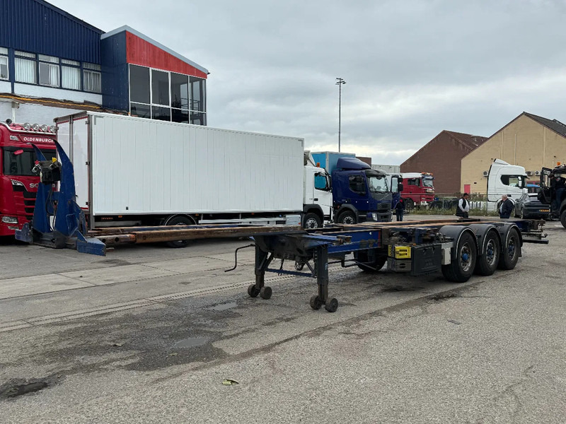 Renders EURO 800 - MULTCHASSIS - 3x BPW AXLE + 2 LIFTING AXLES - Semi-remorque porte-conteneur/ Caisse mobile: photos 1 Renders EURO 800 - MULTCHASSIS - 3x BPW AXLE + 2 LIFTING AXLES - Semi-remorque porte-conteneur/ Caisse mobile: photos 1
