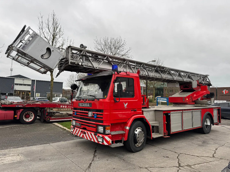 Scania P82 4X2 - FIRE TRUCK - 30M LIFT - Camion de pompier: photos 1 Scania P82 4X2 - FIRE TRUCK - 30M LIFT - Camion de pompier: photos 1