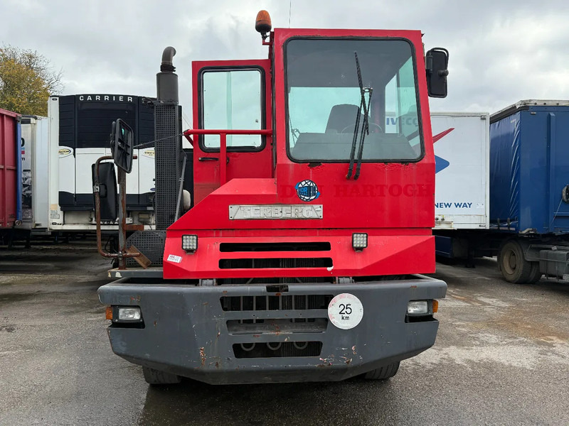 Terberg YT 180 4X2 - HUB REDUCTION + NL REGISTRATION! - Tracteur portuaire: photos 2 Terberg YT 180 4X2 - HUB REDUCTION + NL REGISTRATION! - Tracteur portuaire: photos 2