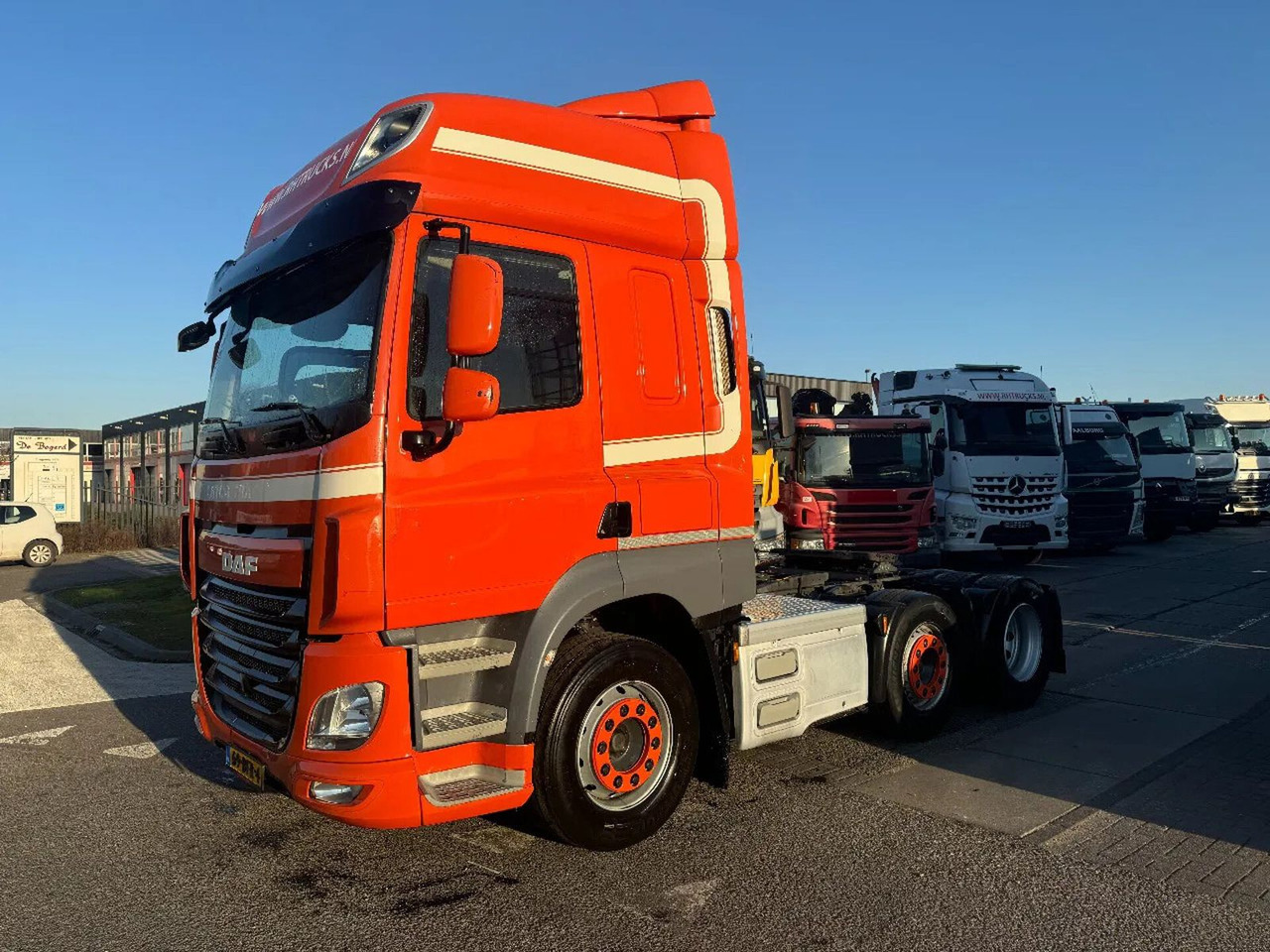 DAF CF 460 6X2 - EURO 6 + LIFT/STEERING AXLE DAF CF 460 6X2 - EURO 6 + LIFT/STEERING AXLE - Tracteur routier: photos 1 DAF CF 460 6X2 - EURO 6 + LIFT/STEERING AXLE DAF CF 460 6X2 - EURO 6 + LIFT/STEERING AXLE - Tracteur routier: photos 1