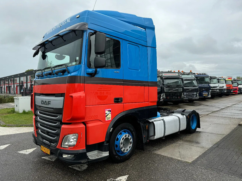 DAF XF 440 4X2 EURO 6 MEGA LOW DECK - Tracteur routier: photos 1 DAF XF 440 4X2 EURO 6 MEGA LOW DECK - Tracteur routier: photos 1
