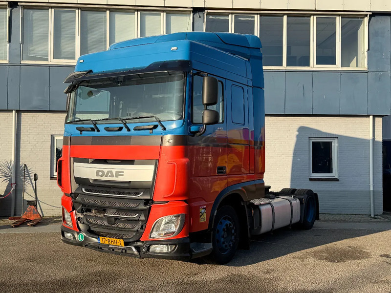 DAF XF 440 4X2 EURO 6 MEGA - ONLY 706.274 KM - Tracteur routier: photos 1 DAF XF 440 4X2 EURO 6 MEGA - ONLY 706.274 KM - Tracteur routier: photos 1