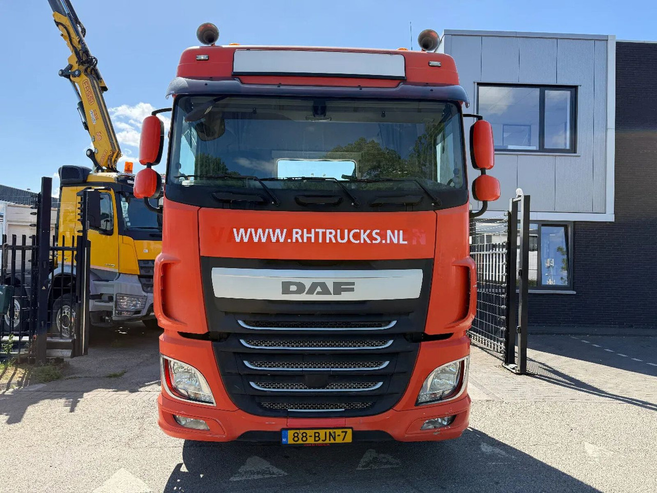DAF XF 460 6X2 EURO 6 - ONLY 596.110 KM - Tracteur routier: photos 3 DAF XF 460 6X2 EURO 6 - ONLY 596.110 KM - Tracteur routier: photos 3