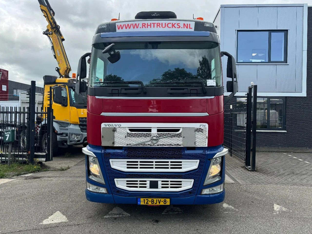 Volvo FH 420 4X2 SPOILERS STANDKLIMA EURO 6 2017 - Tracteur routier: photos 2 Volvo FH 420 4X2 SPOILERS STANDKLIMA EURO 6 2017 - Tracteur routier: photos 2