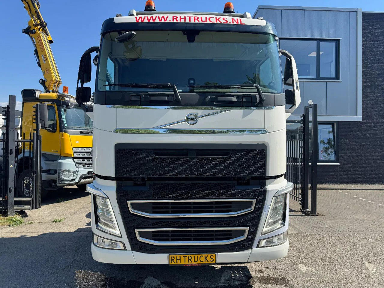 Volvo FH 460 6X2 - EURO 6 + LIFTING AXLE - Tracteur routier: photos 2 Volvo FH 460 6X2 - EURO 6 + LIFTING AXLE - Tracteur routier: photos 2