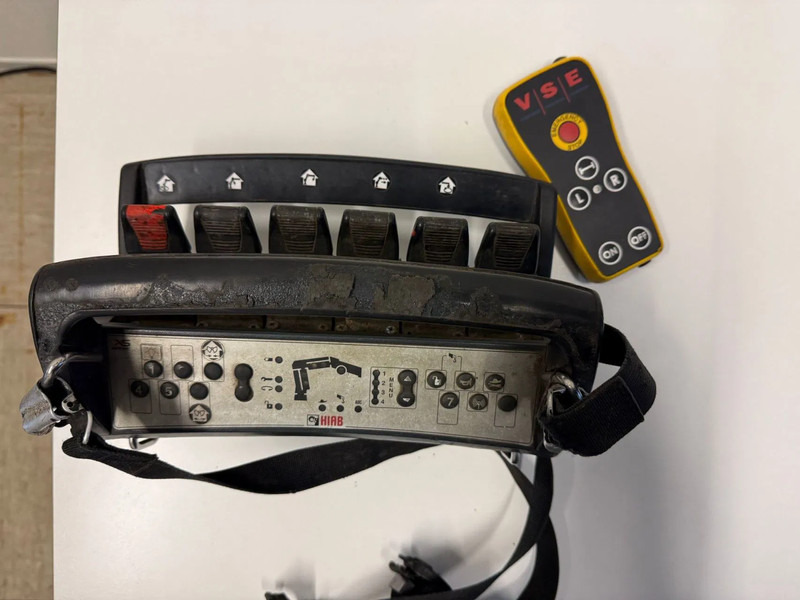 Van Hool VHLO-205 AN, HIAB 099E-1HIPRO REMOTE CONTROLE - Semi-remorque plateau: photos 3 Van Hool VHLO-205 AN, HIAB 099E-1HIPRO REMOTE CONTROLE - Semi-remorque plateau: photos 3