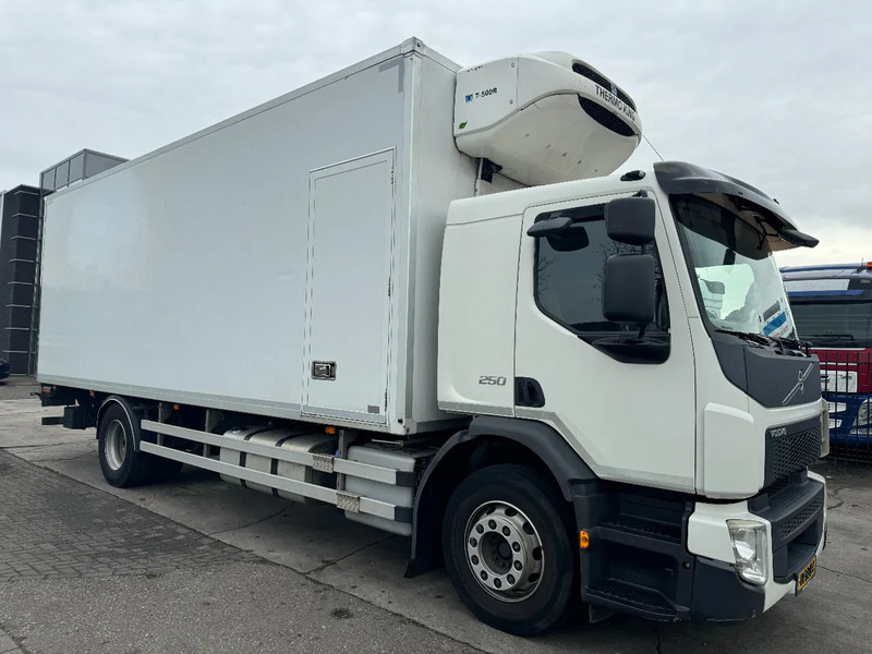 Volvo FE 250 4X2 - EURO 6 + THERMOKING T-500R + DHOLLANDIA LIFT - Camion frigorifique: photos 3 Volvo FE 250 4X2 - EURO 6 + THERMOKING T-500R + DHOLLANDIA LIFT - Camion frigorifique: photos 3