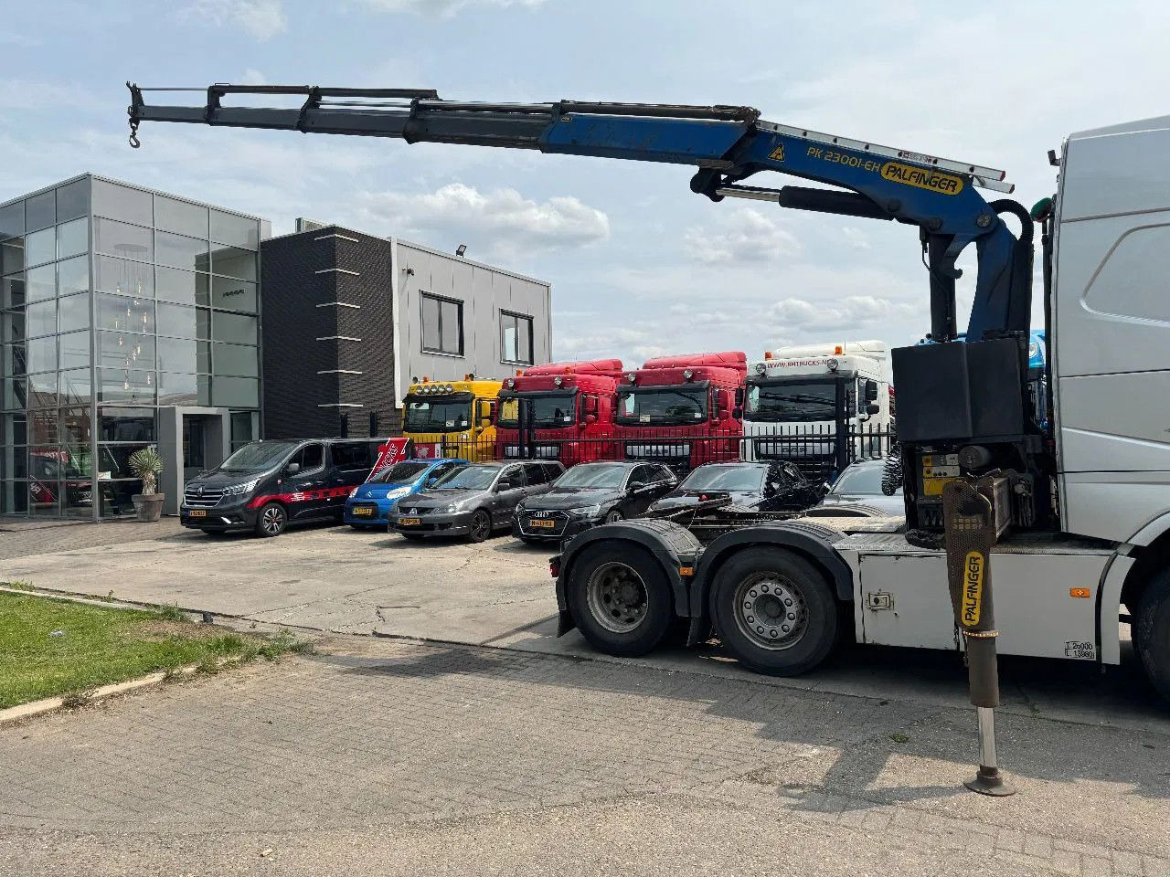 Volvo FH 460 6X2 PALFINGER 2300 + REMOTE CONTROL - Camion grue: photos 3 Volvo FH 460 6X2 PALFINGER 2300 + REMOTE CONTROL - Camion grue: photos 3