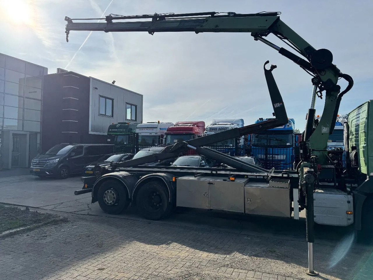Volvo FM 370 6X2 VDL 21T + HIAB 211 + REMOTE CONTROL - Camion grue: photos 4 Volvo FM 370 6X2 VDL 21T + HIAB 211 + REMOTE CONTROL - Camion grue: photos 4