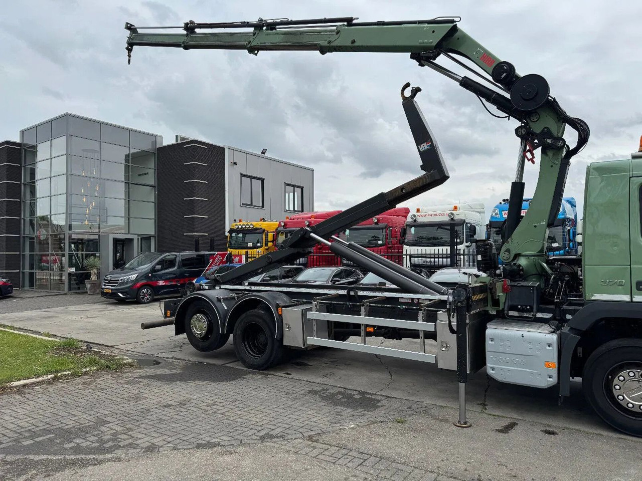 Volvo FM 370 6X2 VDL 21T HOOK + HIAB 211 + REMOTE CONT - Camion grue: photos 4 Volvo FM 370 6X2 VDL 21T HOOK + HIAB 211 + REMOTE CONT - Camion grue: photos 4