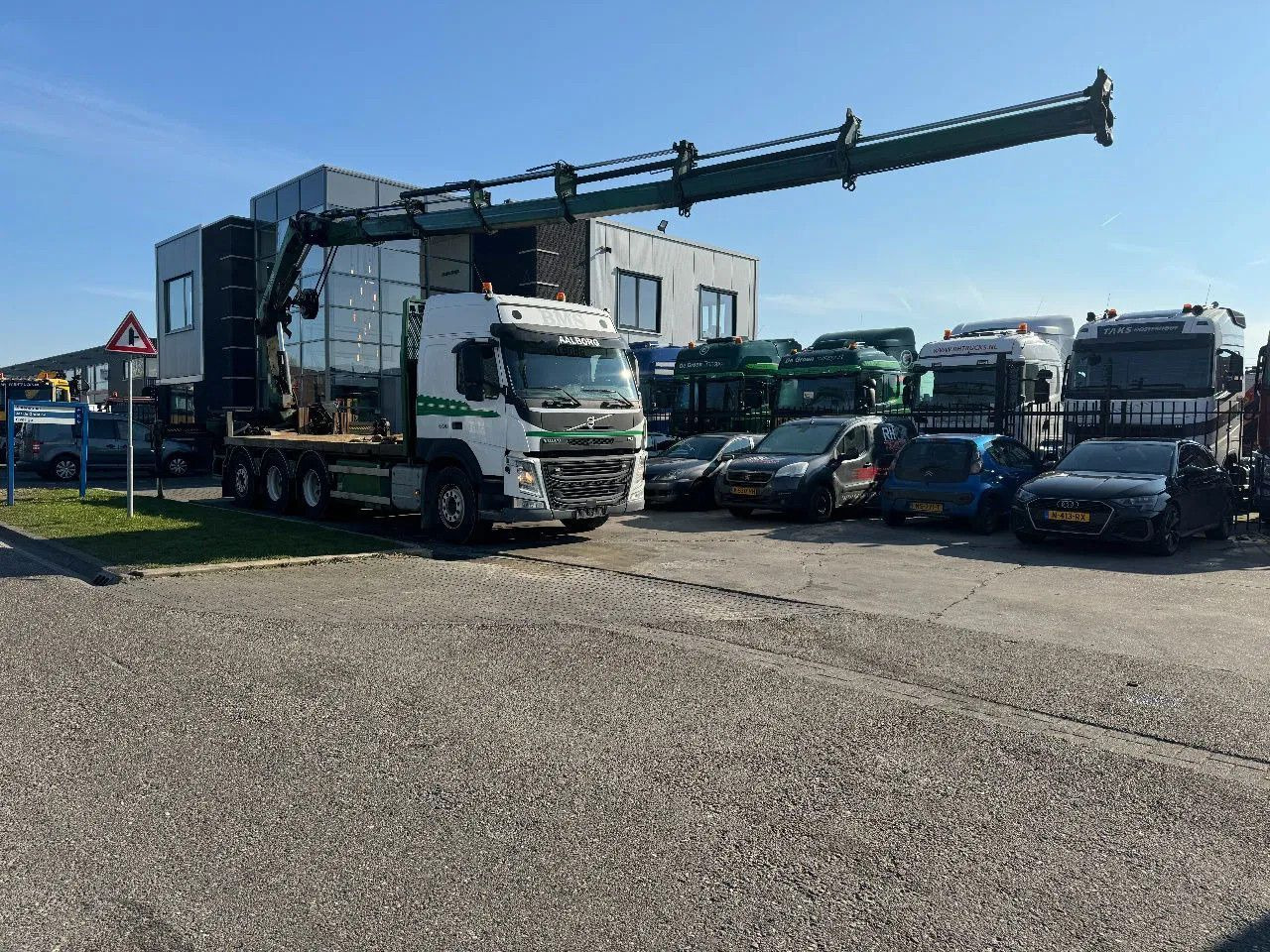 Volvo FM 500 8X4 HIAB 288 + REMOTE CONTROL 5TH + 6TH F Volvo FM 500 8X4 HIAB 288 + REMOTE CONTROL 5TH + 6TH F - Camion grue, Camion plateau: photos 3 Volvo FM 500 8X4 HIAB 288 + REMOTE CONTROL 5TH + 6TH F Volvo FM 500 8X4 HIAB 288 + REMOTE CONTROL 5TH + 6TH F - Camion grue, Camion plateau: photos 3
