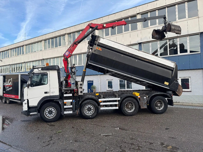 Volvo FMX 420 8X4 HMF 1643Z2 + REMOTE CONTROL + HYVA KIPPER - Camion grue: photos 1 Volvo FMX 420 8X4 HMF 1643Z2 + REMOTE CONTROL + HYVA KIPPER - Camion grue: photos 1