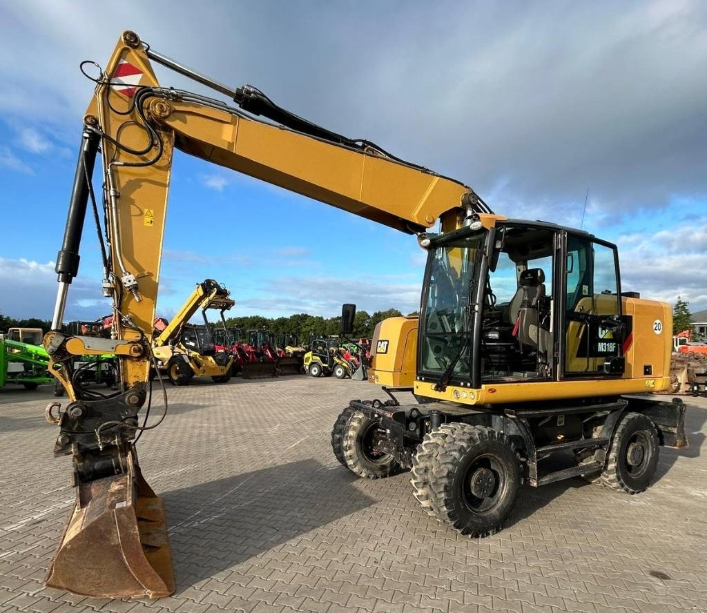 CAT M 318 F - Pelle sur pneus: photos 1 CAT M 318 F - Pelle sur pneus: photos 1