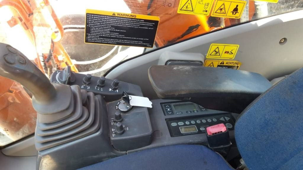 HITACHI ZX 210LC - Pelle sur chenille: photos 5 HITACHI ZX 210LC - Pelle sur chenille: photos 5