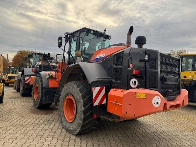 Hitachi ZW 250-6 - Chargeuse sur pneus: photos 5 Hitachi ZW 250-6 - Chargeuse sur pneus: photos 5