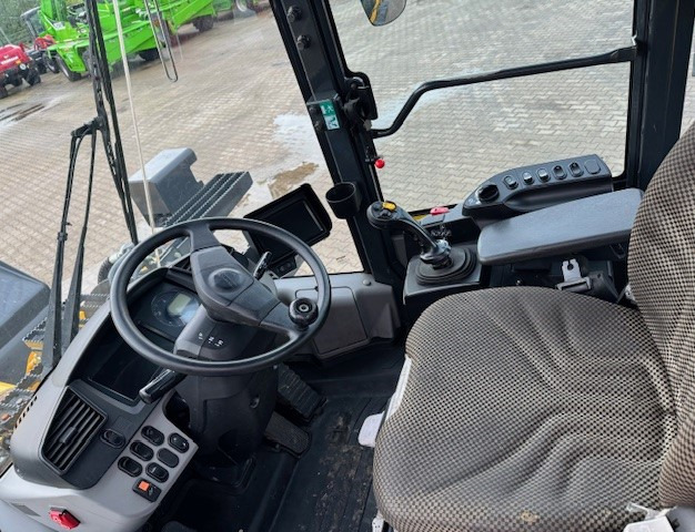 Chargeuse sur pneus KOMATSU WA 270: photos 8