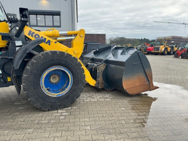 Chargeuse sur pneus KOMATSU WA 270: photos 14