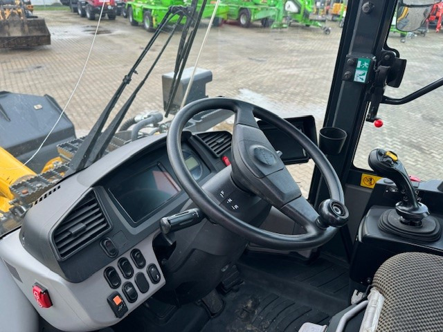 Chargeuse sur pneus KOMATSU WA 270: photos 6