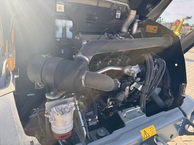 Chargeuse sur pneus LIEBHERR L 504 Compact: photos 8