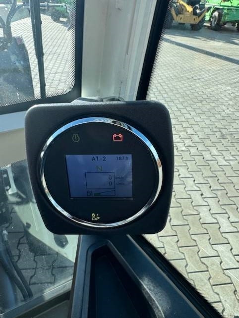 Chargeuse sur pneus LIEBHERR L 504 Compact: photos 10