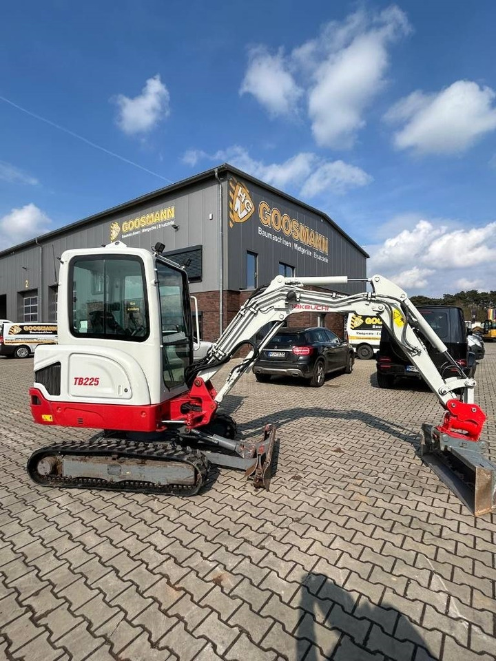 Takeuchi TB 225 - Mini pelle: photos 1 Takeuchi TB 225 - Mini pelle: photos 1