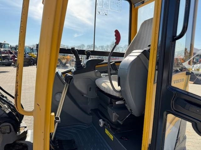 Mini pelle Volvo ECR 38: photos 11