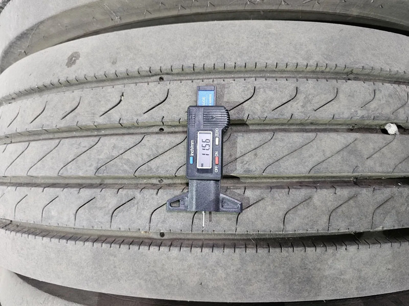 DUNLOP 275/70R22.5 - 12mm profile - Pneu pour Camion: photos 3 DUNLOP 275/70R22.5 - 12mm profile - Pneu pour Camion: photos 3