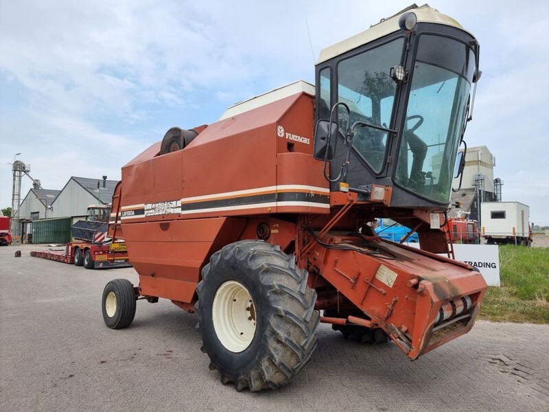 Laverda 3500 - Moissonneuse-batteuse: photos 3 Laverda 3500 - Moissonneuse-batteuse: photos 3