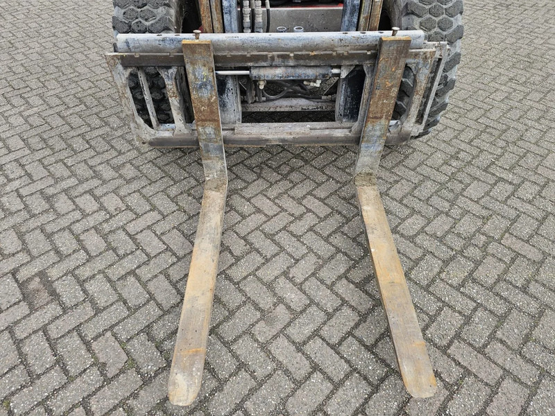 Manitou M 30-2 4ST3B - Chariot tout terrain: photos 4 Manitou M 30-2 4ST3B - Chariot tout terrain: photos 4