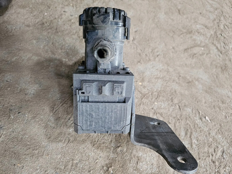 KNORR-BREMSE Ebs modulator - Pièces de rechange pour Camion: photos 2 KNORR-BREMSE Ebs modulator - Pièces de rechange pour Camion: photos 2