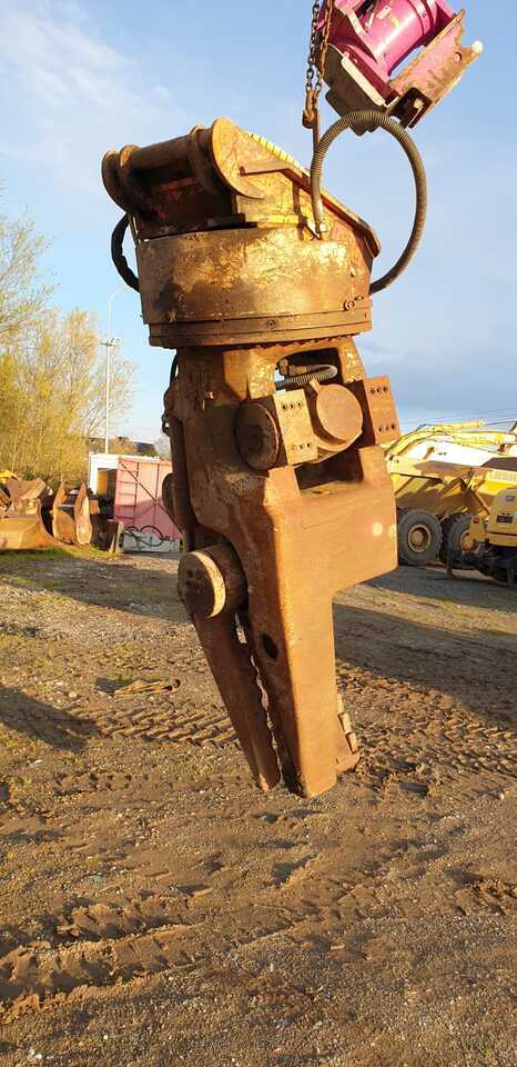 CUT Croco 400 - Cisaille de démolition pour Pelle sur chenille: photos 1 CUT Croco 400 - Cisaille de démolition pour Pelle sur chenille: photos 1