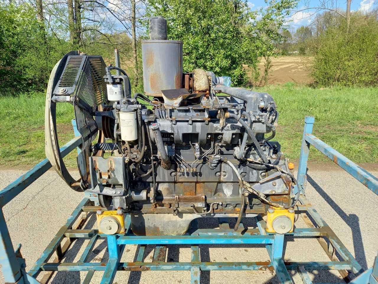 KOMATSU S6D125E-2 - Moteur pour Bulldozer: photos 1 KOMATSU S6D125E-2 - Moteur pour Bulldozer: photos 1