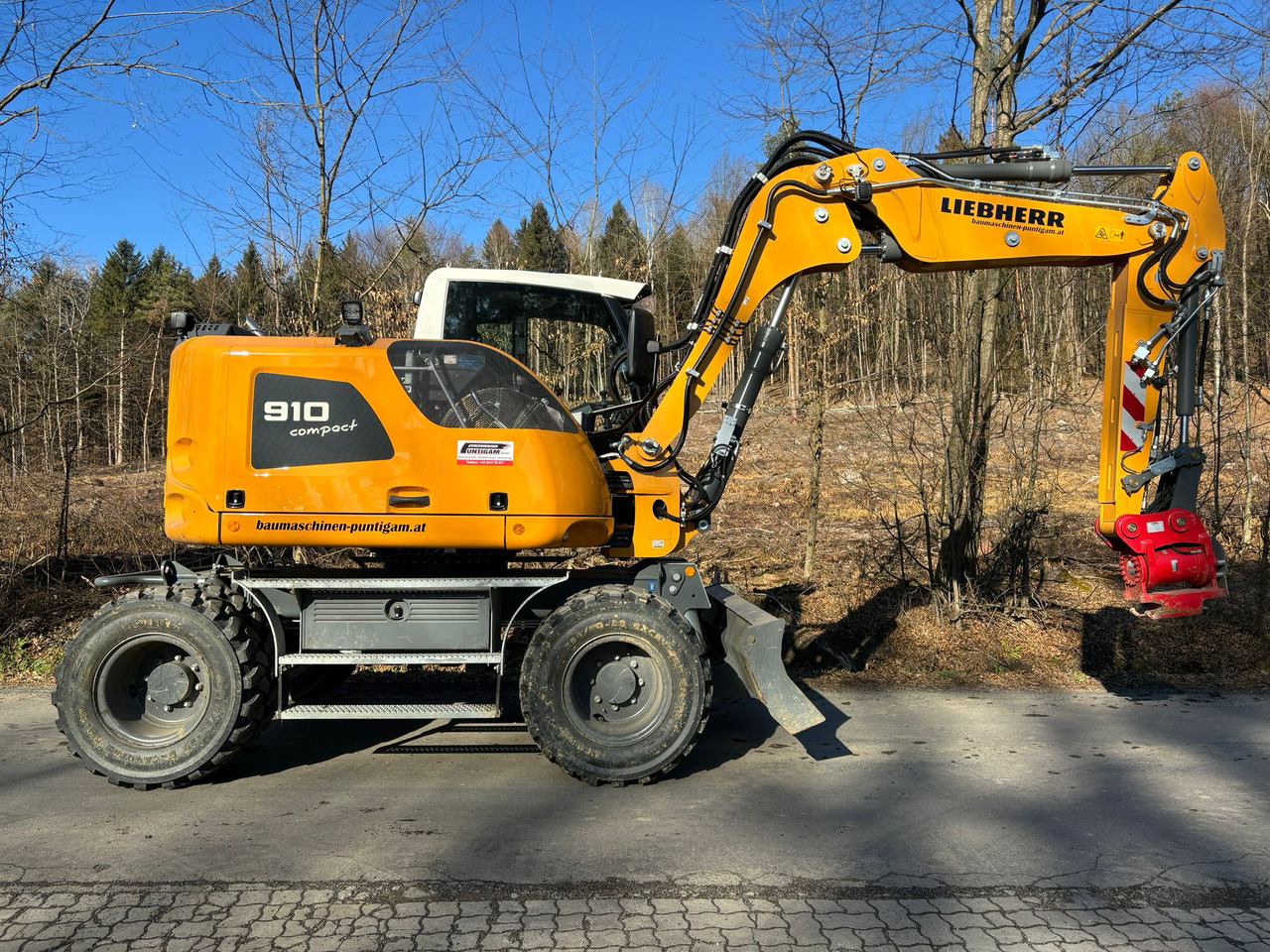 LIEBHERR A 910 Compact Litronic - Pelle sur pneus: photos 2 LIEBHERR A 910 Compact Litronic - Pelle sur pneus: photos 2