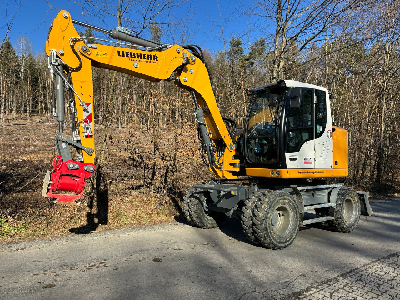 LIEBHERR A 910 Compact Litronic - Pelle sur pneus: photos 3 LIEBHERR A 910 Compact Litronic - Pelle sur pneus: photos 3