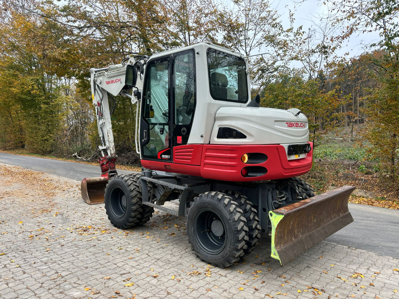Pelle sur pneus TAKEUCHI TB 295 W: photos 6