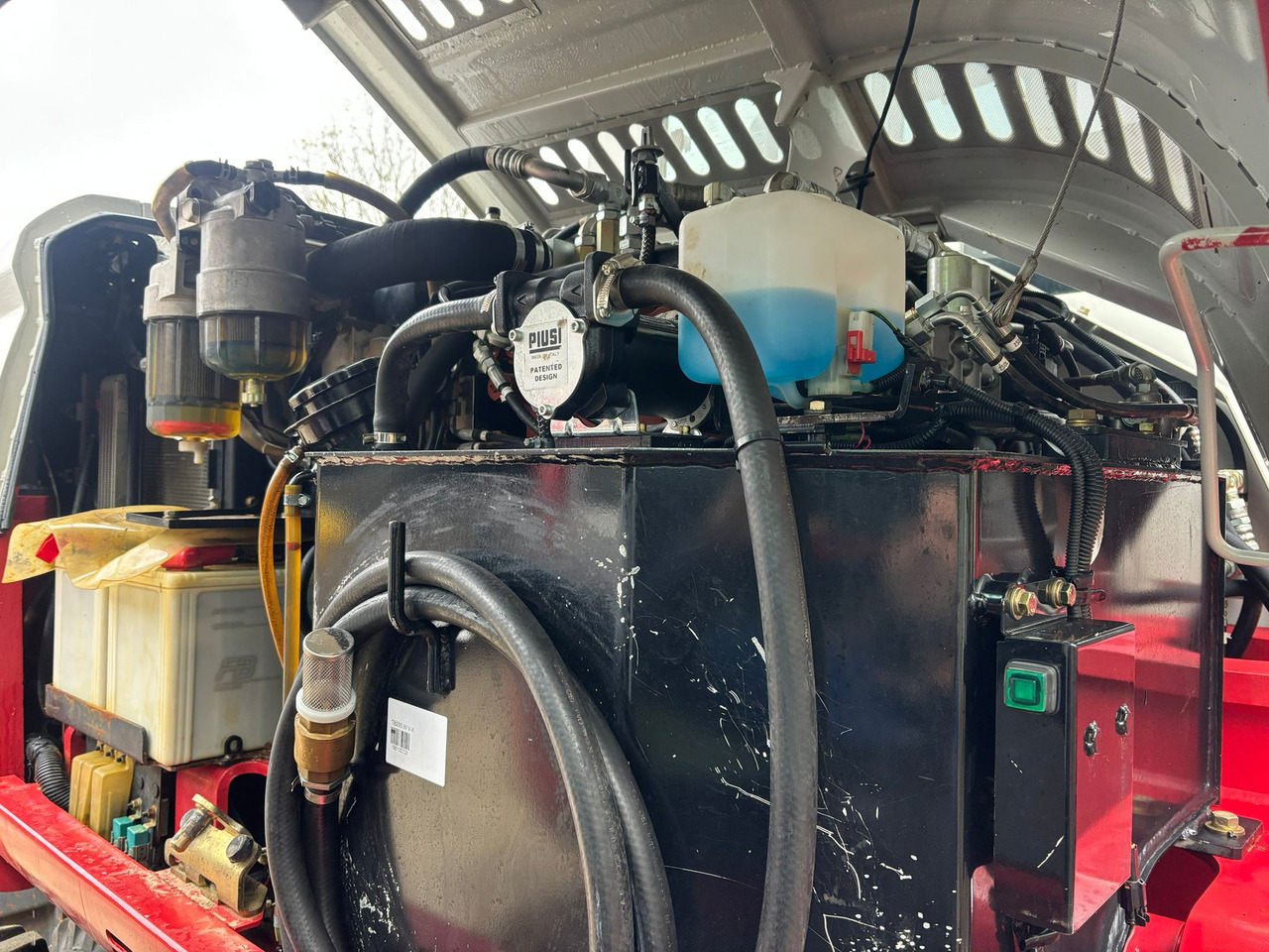 Pelle sur pneus TAKEUCHI TB 295 W: photos 10