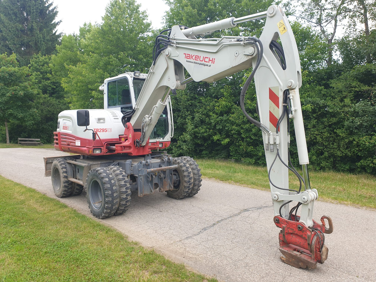 TAKEUCHI TB 295W - Pelle sur pneus: photos 4 TAKEUCHI TB 295W - Pelle sur pneus: photos 4