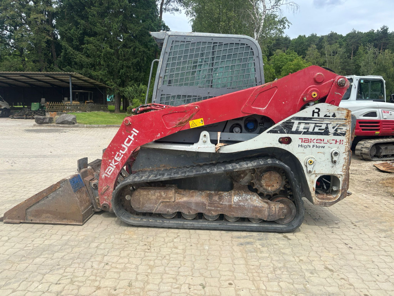Takeuchi TL 12 V-2 - Engine defektive - Mini chargeuse: photos 1 Takeuchi TL 12 V-2 - Engine defektive - Mini chargeuse: photos 1
