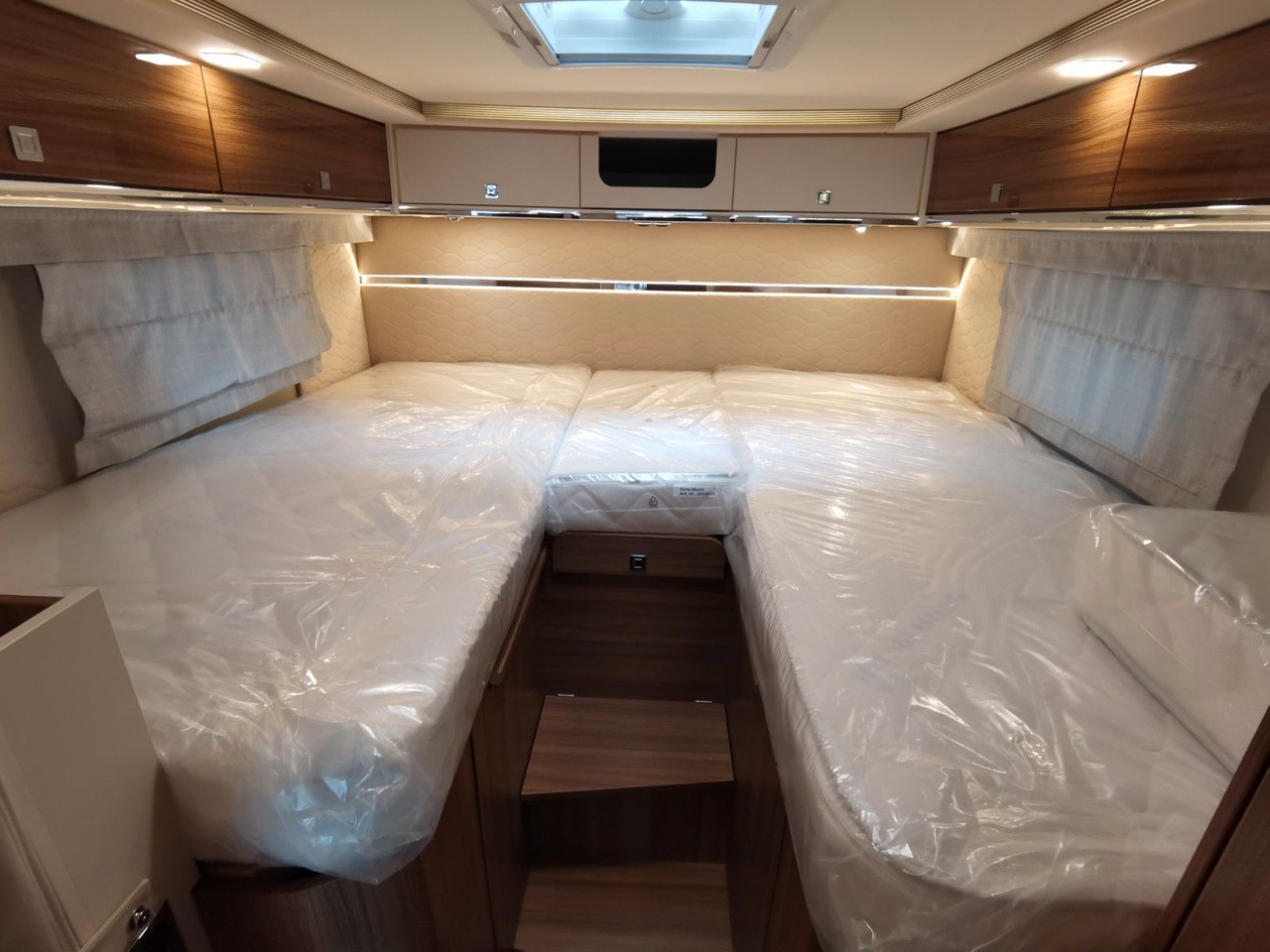 Camping-car profilé Eura Mobil CONTURA 766 EB / LUMINARY PAKET / EINZELBETTEN: photos 16