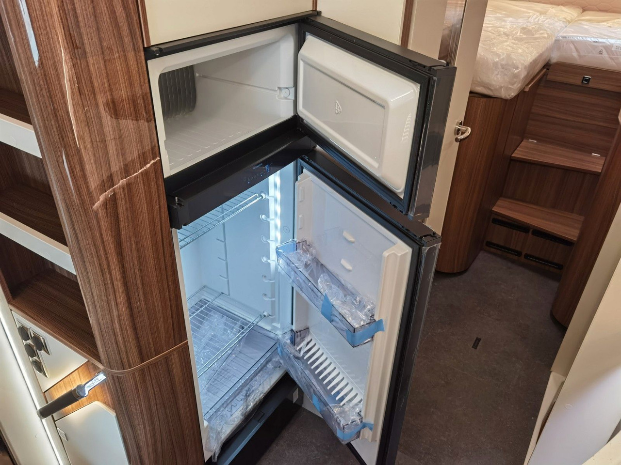 Camping-car profilé Eura Mobil CONTURA 766 EB / LUMINARY PAKET / EINZELBETTEN: photos 15