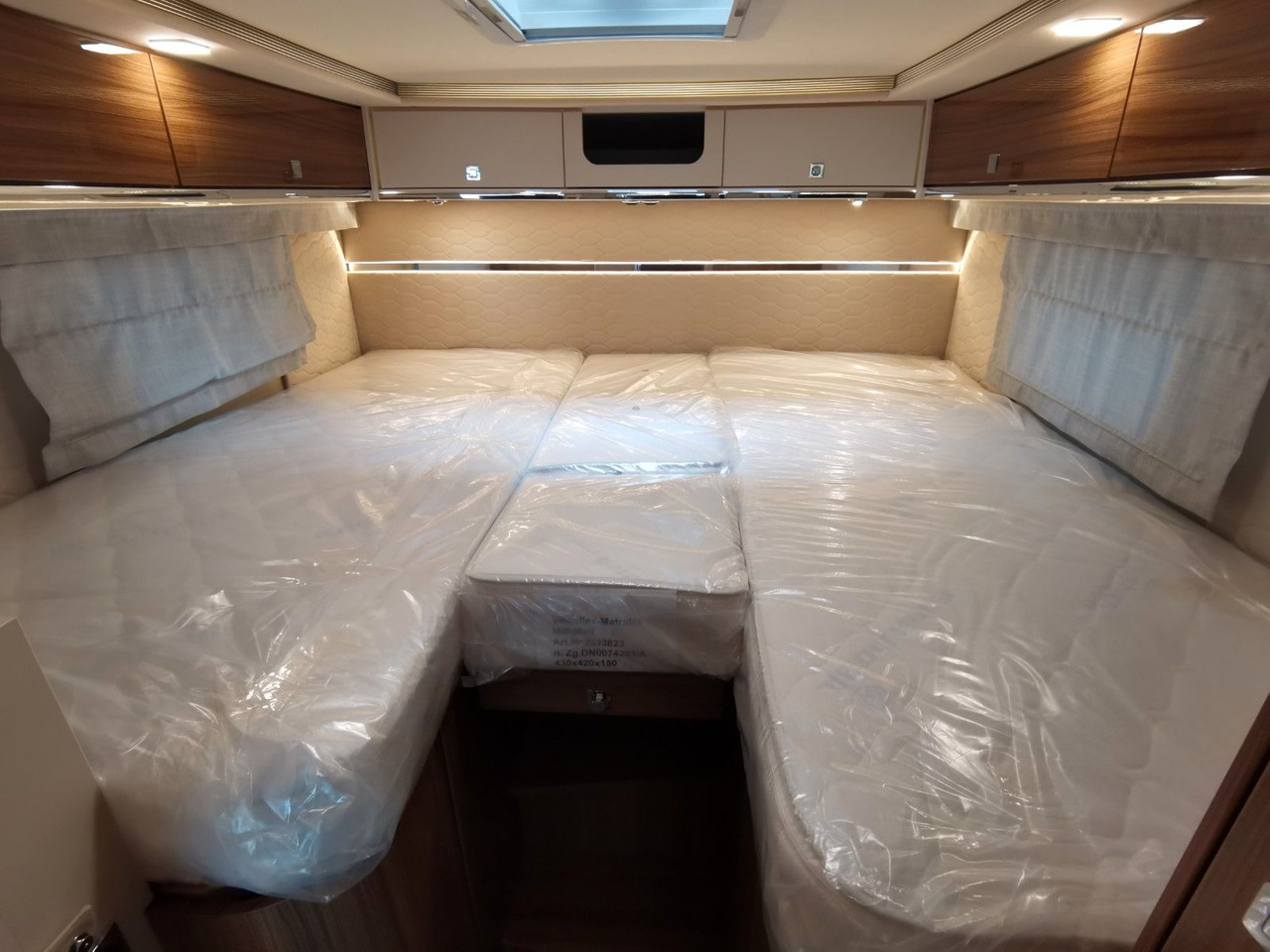 Camping-car profilé Eura Mobil CONTURA 766 EB / LUMINARY PAKET / EINZELBETTEN: photos 17