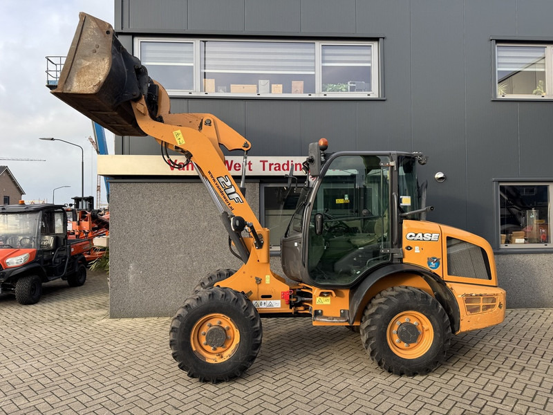 Case 21F Shovel / Radlader / Wheel Loader 2016 Bucket & Forks 3970Hours - Chargeuse sur pneus: photos 1 Case 21F Shovel / Radlader / Wheel Loader 2016 Bucket & Forks 3970Hours - Chargeuse sur pneus: photos 1