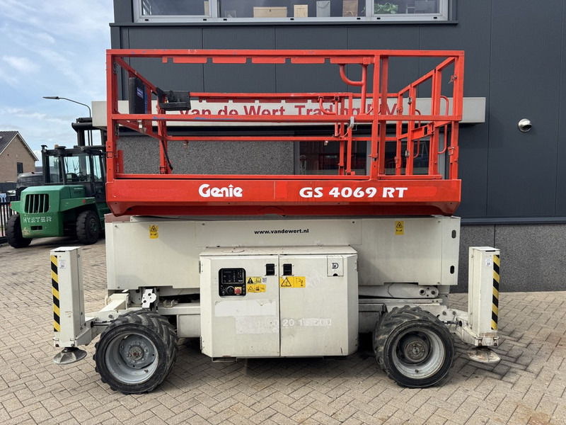 Genie GS 4069 RT Hoogwerker / Arbeitsbuhne 14mtr werkhoogte 4x4 Kubota DIESEL 2014 - Nacelle ciseaux: photos 1 Genie GS 4069 RT Hoogwerker / Arbeitsbuhne 14mtr werkhoogte 4x4 Kubota DIESEL 2014 - Nacelle ciseaux: photos 1