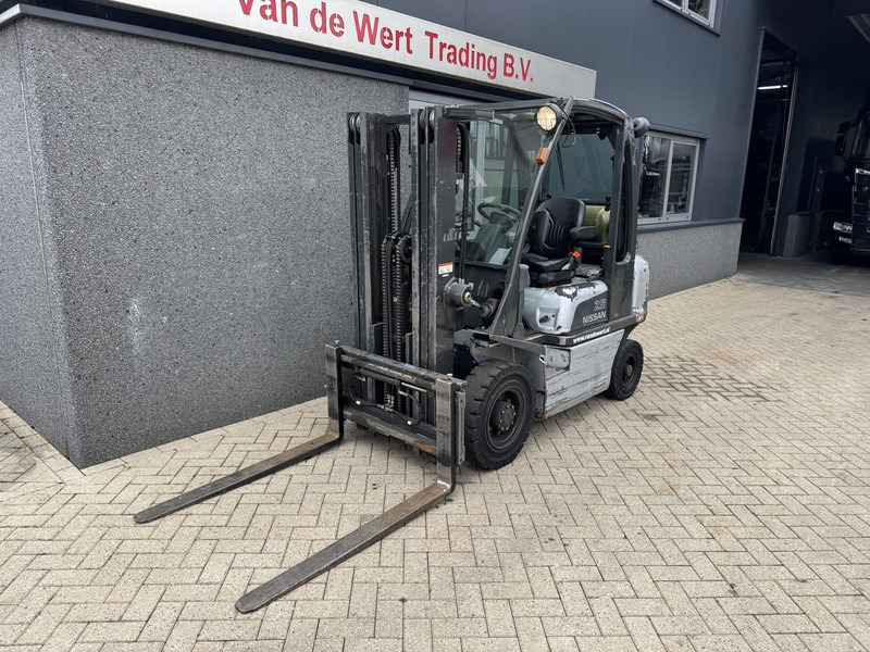 Nissan UD02A25PQ Triplo 430 Freelift/Sideshift LPG 2006 - Chariot élévateur à gaz: photos 3 Nissan UD02A25PQ Triplo 430 Freelift/Sideshift LPG 2006 - Chariot élévateur à gaz: photos 3