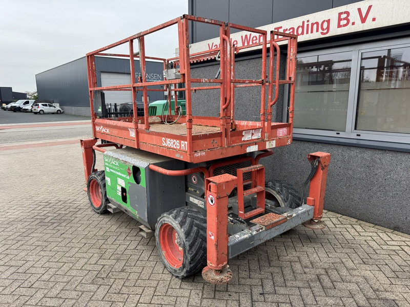 Skyjack SJ6826RT Schaarhoogwerker SCISSOR 2014 4X4 Kubota 10mtr Werkhoogte - Nacelle ciseaux: photos 4 Skyjack SJ6826RT Schaarhoogwerker SCISSOR 2014 4X4 Kubota 10mtr Werkhoogte - Nacelle ciseaux: photos 4