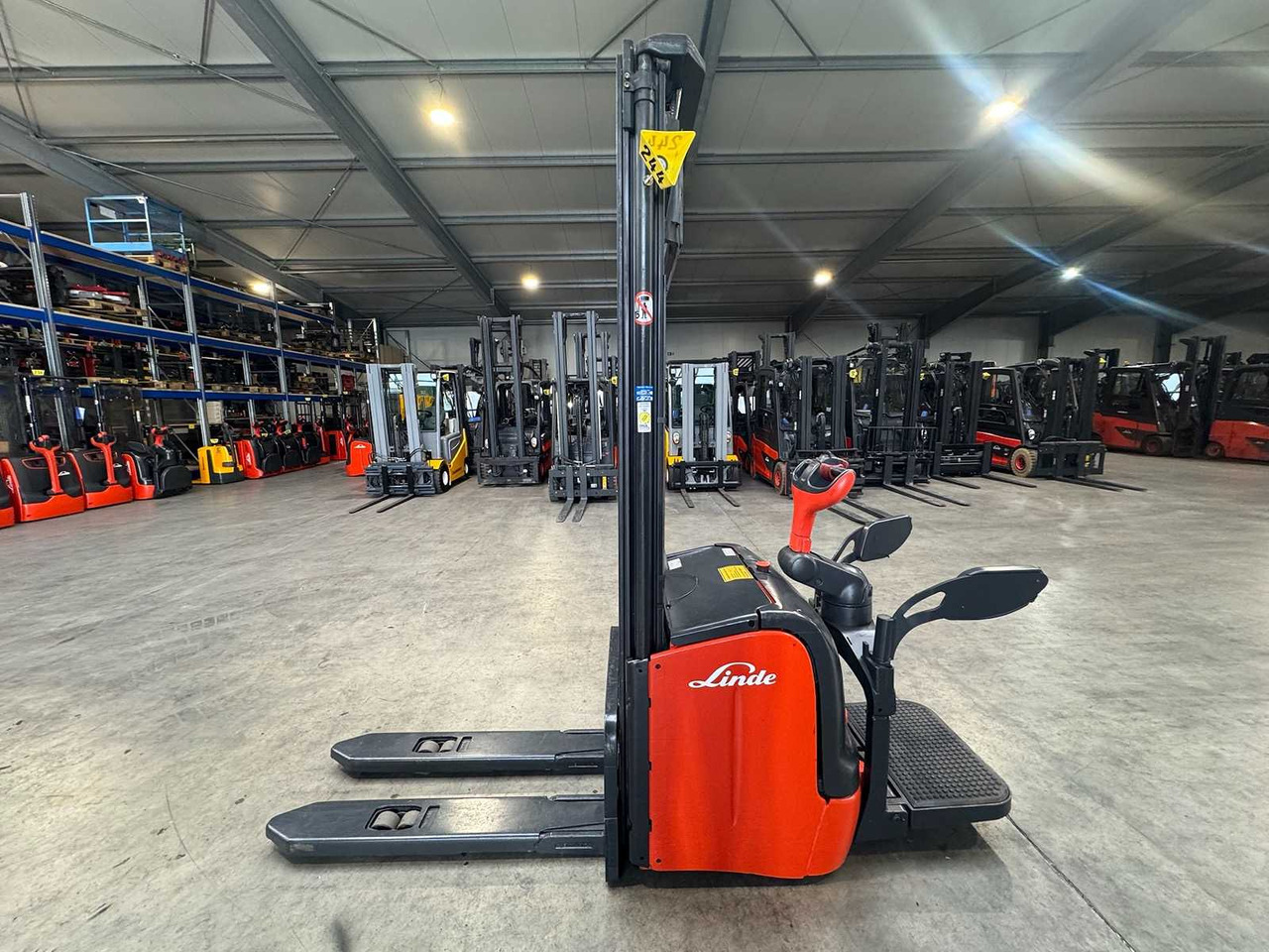 04/2012 SERVICE +UVV 10/2026 LINDE L14AP 1.400KG PALLET TRUCK ANT 2.364 HOURS - Chariot élévateur: photos 1 04/2012 SERVICE +UVV 10/2026 LINDE L14AP 1.400KG PALLET TRUCK ANT 2.364 HOURS - Chariot élévateur: photos 1