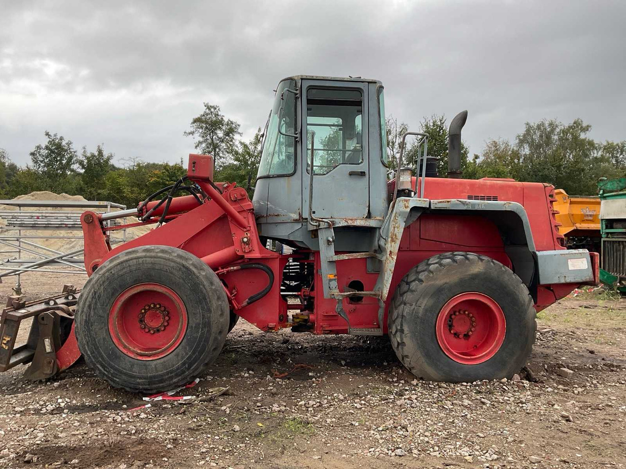 1996 KOMATSU WH320-3H WHEEL LOADER - Chargeuse sur pneus: photos 5 1996 KOMATSU WH320-3H WHEEL LOADER - Chargeuse sur pneus: photos 5