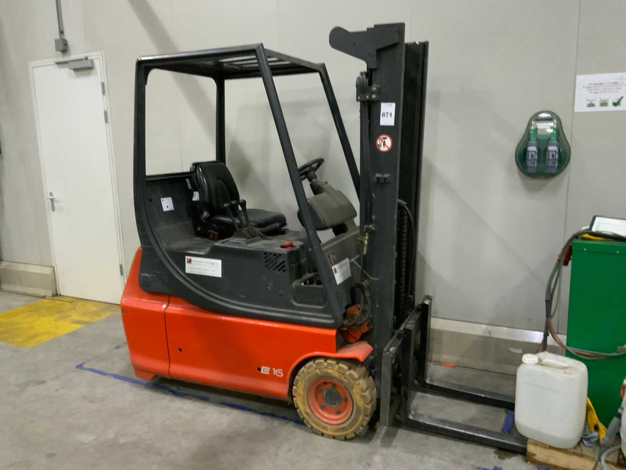 1997 LINDE E16 FORKLIFT - Chariot élévateur: photos 1 1997 LINDE E16 FORKLIFT - Chariot élévateur: photos 1
