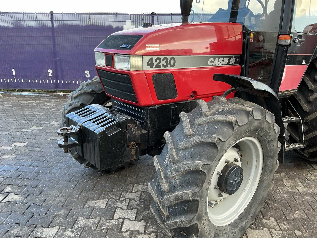 1999 CASE IH 4230 XL ALL-WHEEL DRIVE FARM TRACTOR - Tracteur agricole: photos 5 1999 CASE IH 4230 XL ALL-WHEEL DRIVE FARM TRACTOR - Tracteur agricole: photos 5